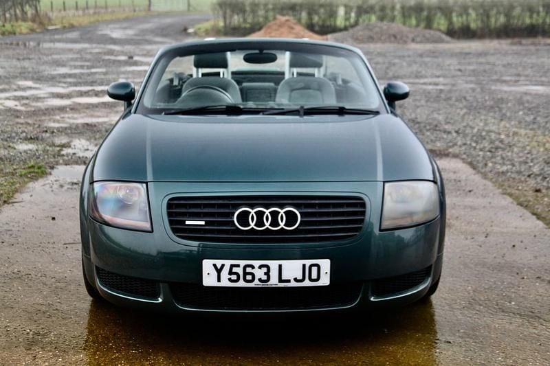 Begagnad Audi TT Roadster Design 225 HK (165 kW) 2001 Grön Cab