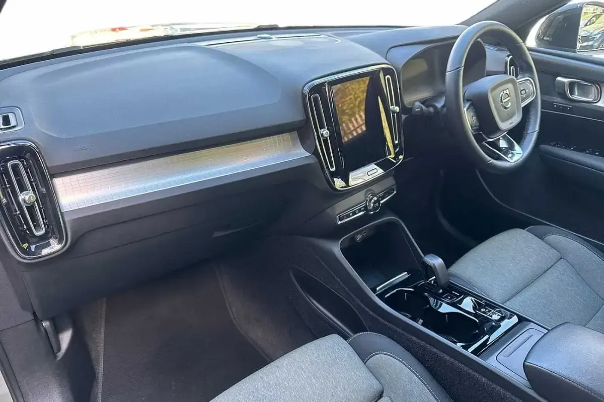 Used Volvo XC40 Plus 197 HP (144 kW) 2022 Sage green SUV