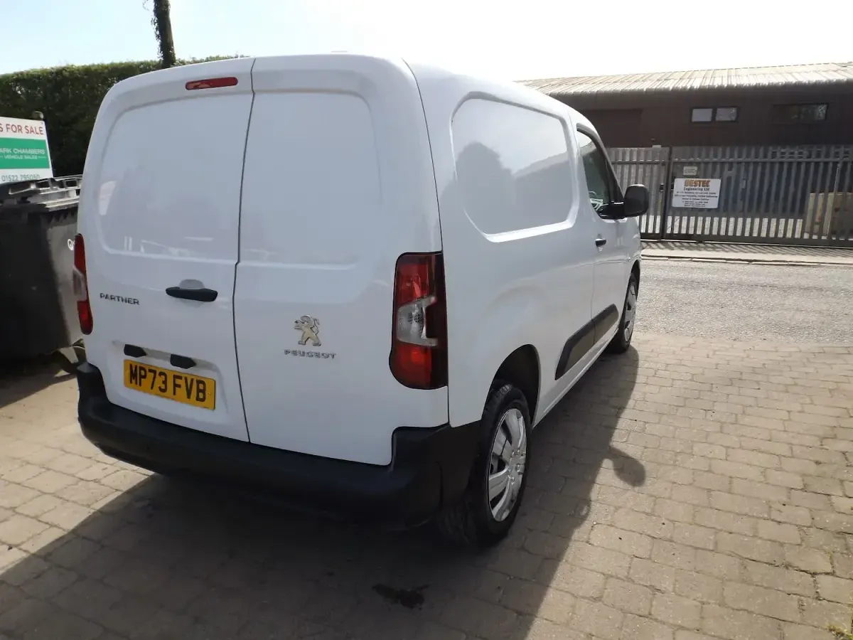Used Peugeot Partner Premium 131 HP (96 kW) 2024 White MPV