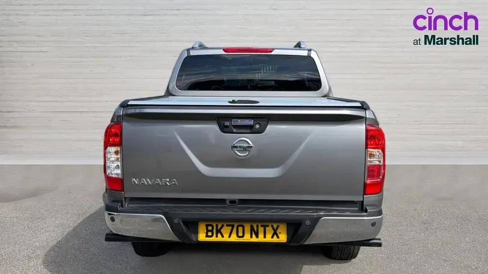 Used Nissan Navara Tekna 86 HP (63 kW) 2020 Grey Pickup