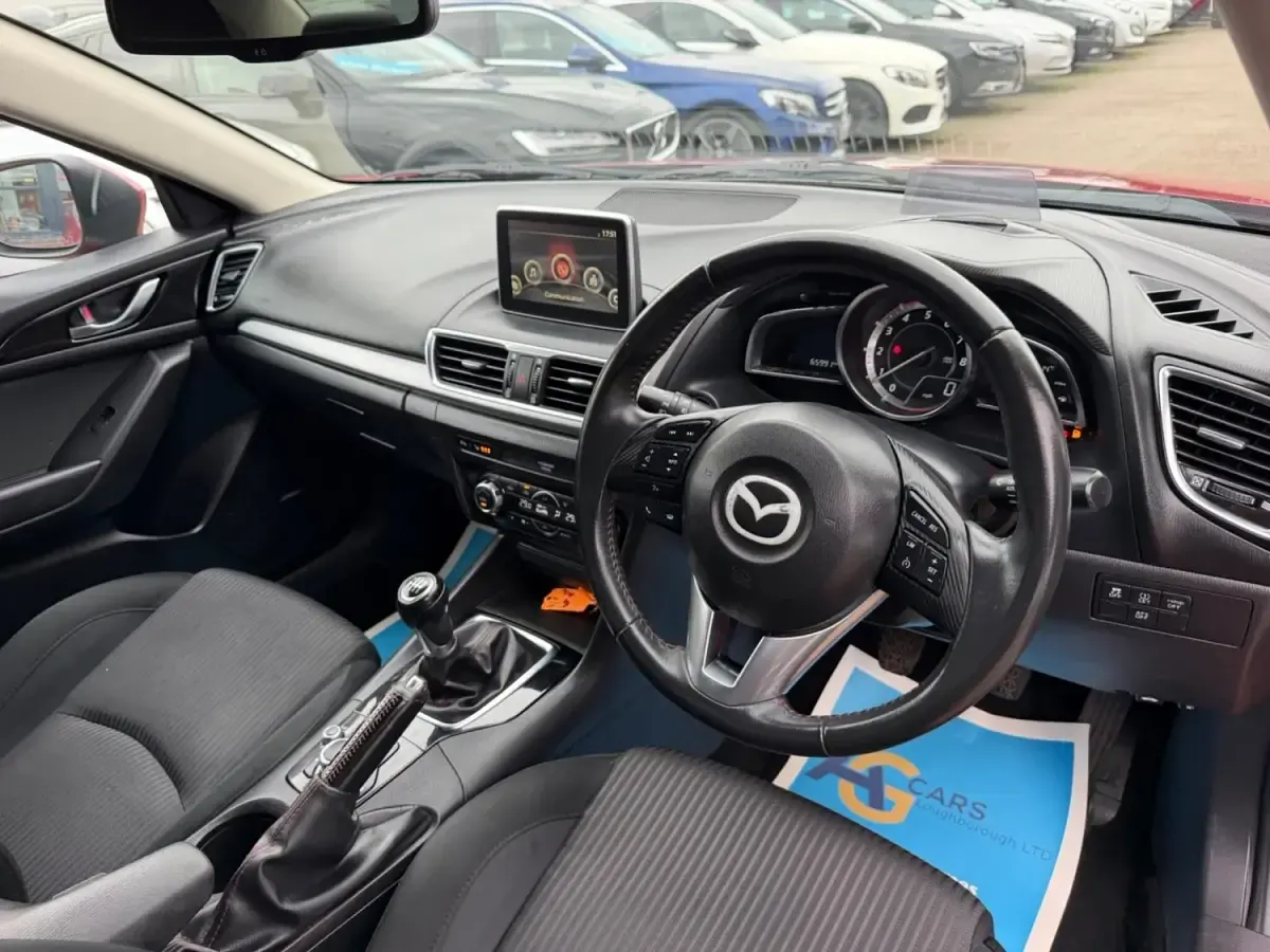 Begagnad Mazda 3 Inclusive 120 HK (88 kW) 2015 Röd Sedan