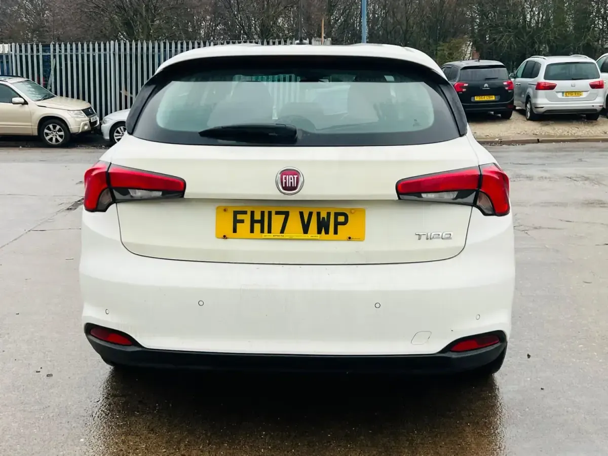 Used Fiat Tipo Easy Plus 120 HP (88 kW) 2017 White Hatchback