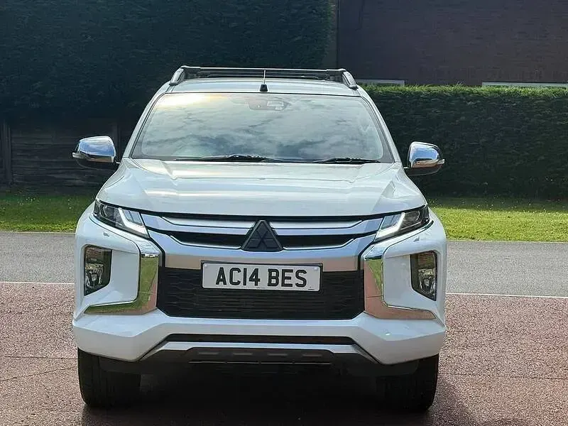 Used Mitsubishi L200 150 HP (110 kW) 2019 White Pickup