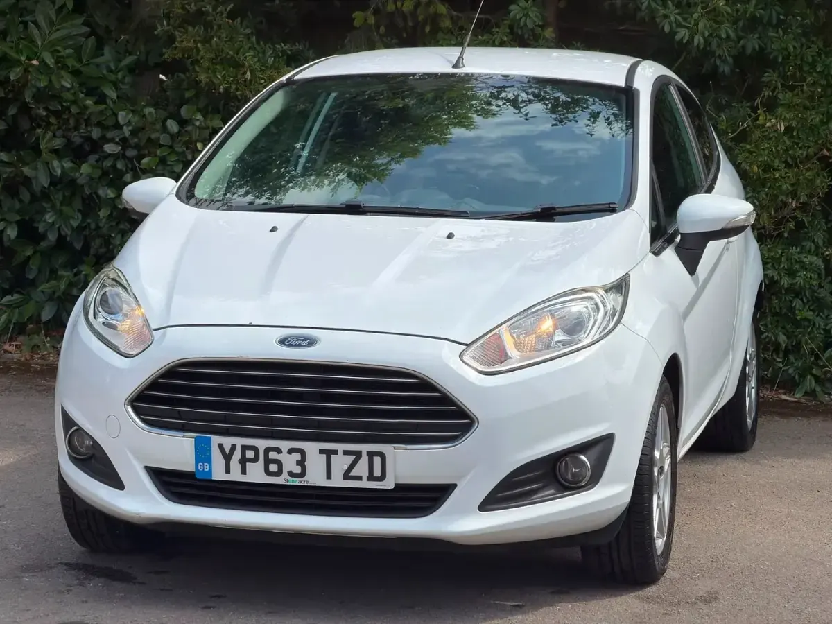 Used Ford Fiesta Zetec 82 HP (60 kW) 2013 White Hatchback