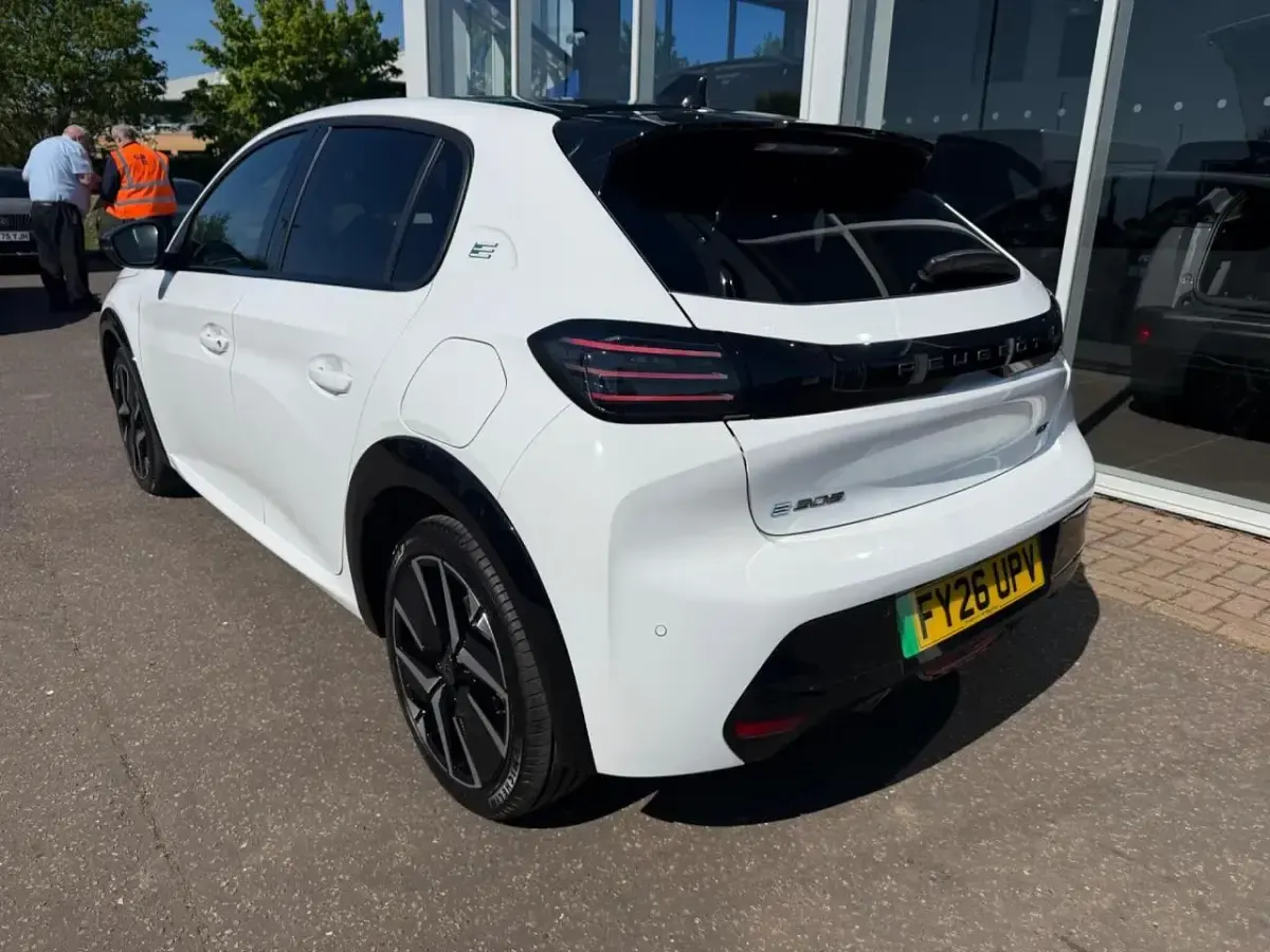 Nouă Peugeot e-208 GT 113 kW (154 CP) 2026 Hatchback