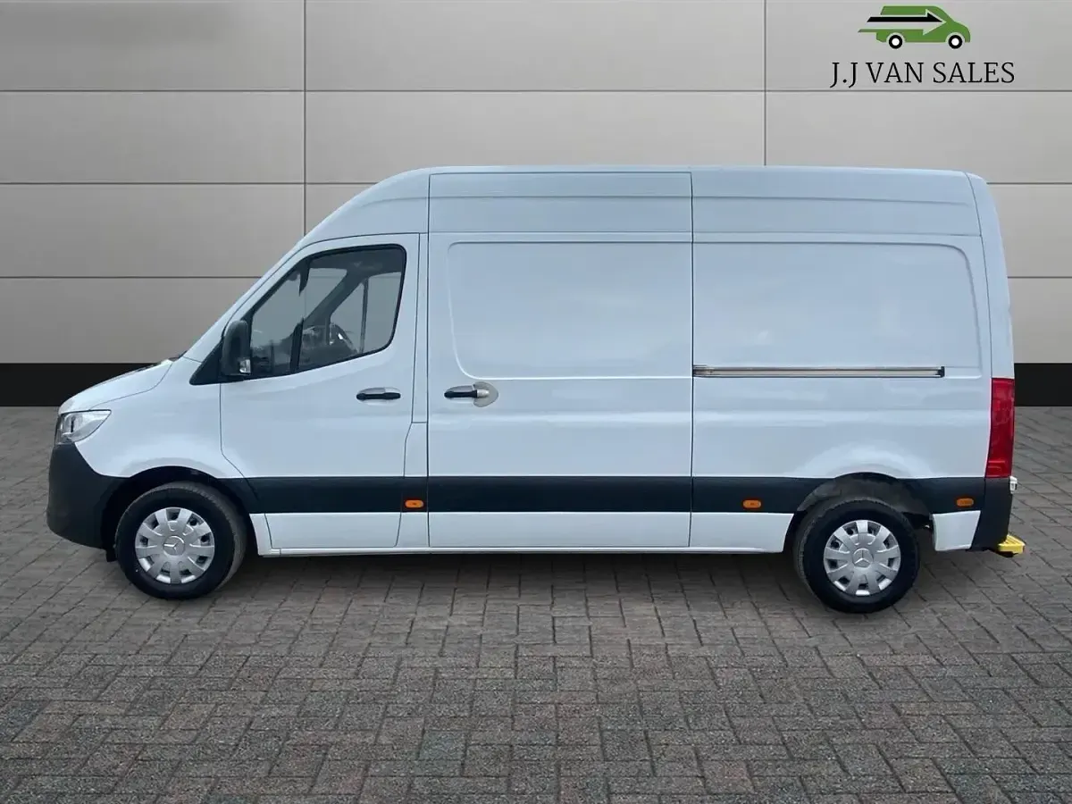 Used Mercedes Sprinter 143 HP (105 kW) 2019 White Van