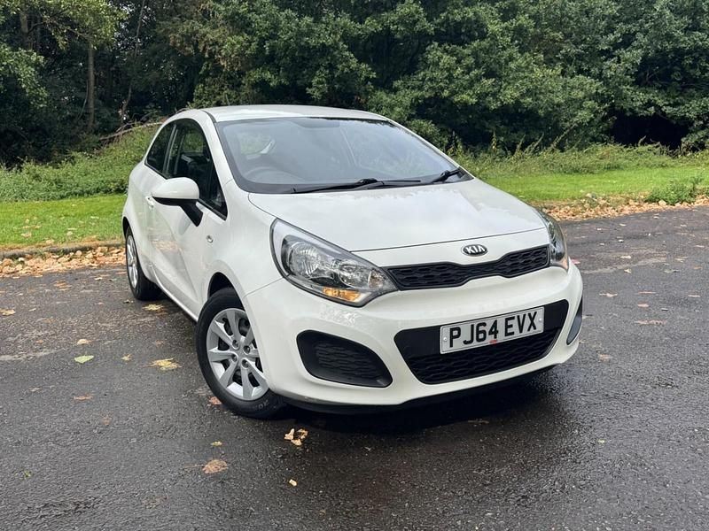 White Used 2014 Kia Rio Hatchback | £4,395 (Fair price) - Image 1/4