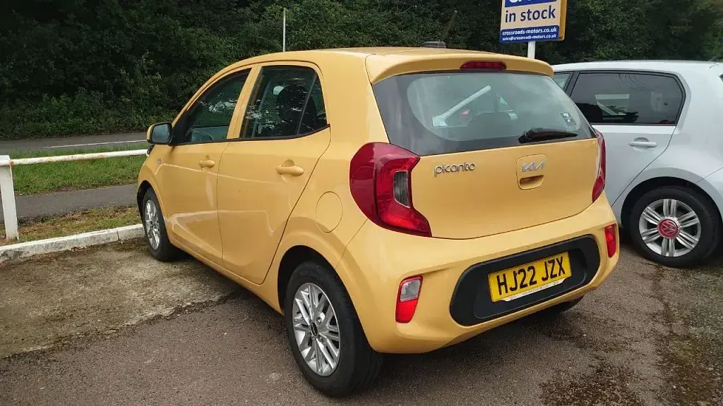 Used Kia Picanto 67 HP (49 kW) 2022 Yellow Hatchback