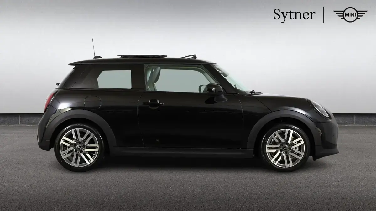 Used Mini Cooper Hatch 113 kW (154 HP) 2025 Black Hatchback