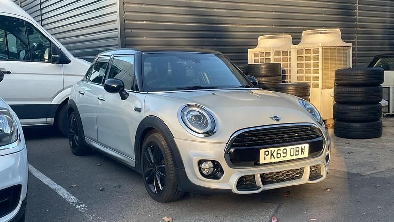 Silver Used 2019 Mini Cooper Hatch Hatchback | £15,595 (Fair price) - Image 1/4