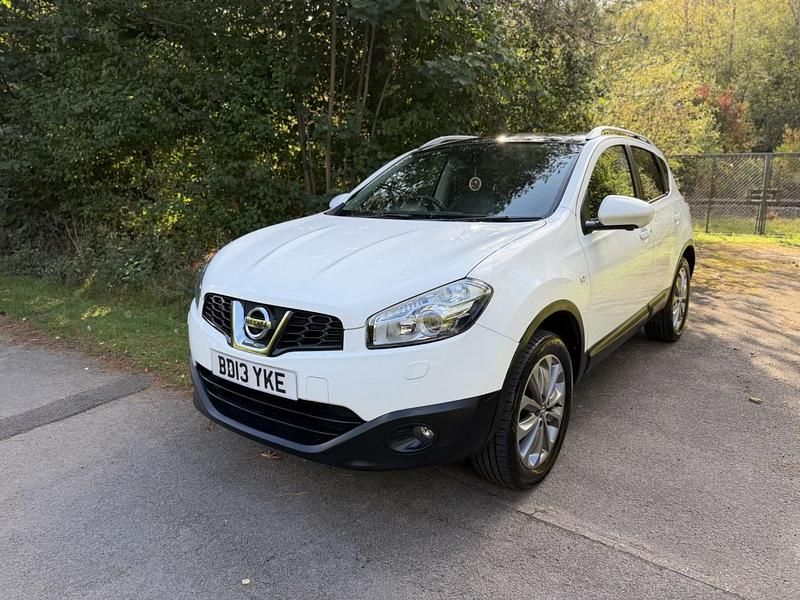 White Used 2013 Nissan Qashqai Tekna SUV | £5,995 (Expensive) - Image 1/4