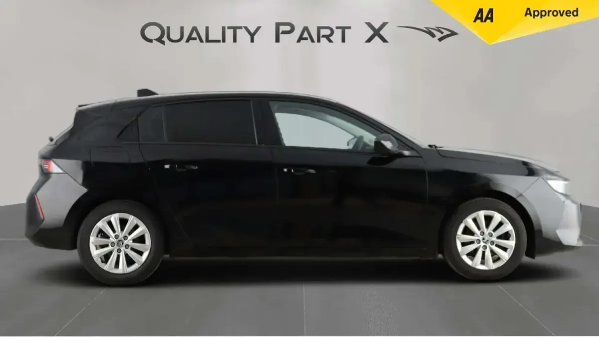 Begagnad Vauxhall Astra Design Edition 110 HK (80 kW) 2024 Svart Halvkombi