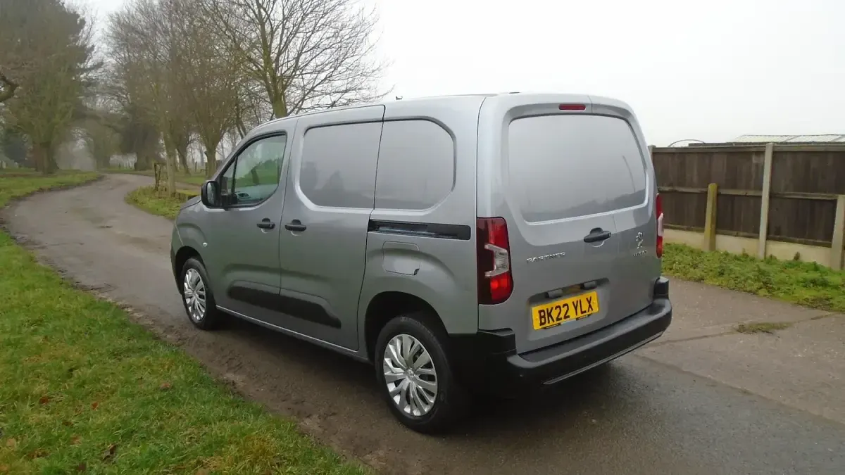 Used Peugeot Partner 100 HP (73 kW) 2022 Grey MPV