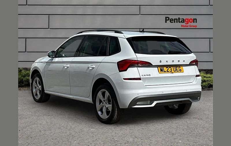 Gebraucht Skoda Kamiq SE Drive 108 PS (79 kW) 2023 Weiß SUV