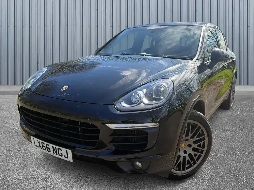 Used Porsche Cayenne Platinum Edition 262 HP (192 kW) 2016 Black SUV