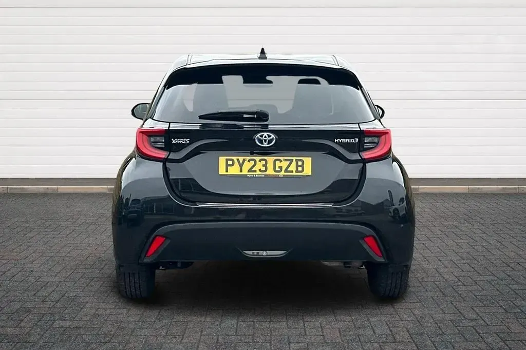 Used Toyota Yaris Design 116 HP (85 kW) 2023 Black Hatchback
