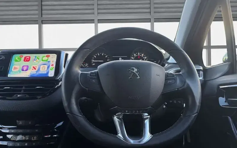 Used Peugeot 208 S 82 HP (60 kW) 2019 Red Hatchback