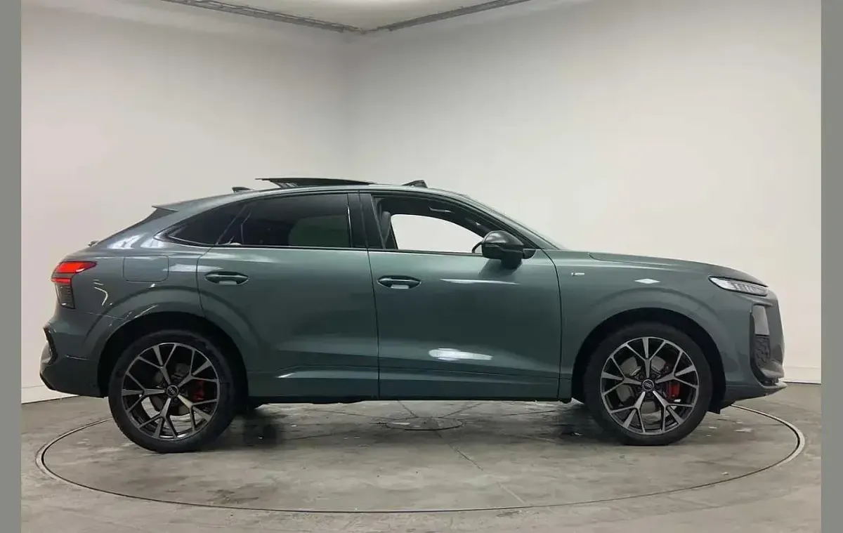 New Audi Q3 Advanced 147 HP (108 kW) 2026 Green SUV