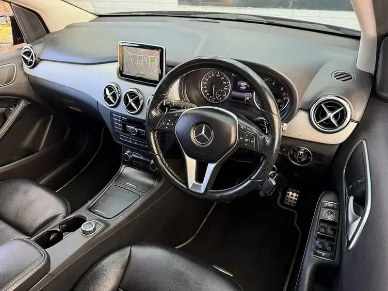 Used Mercedes B200 2014 Black Hatchback