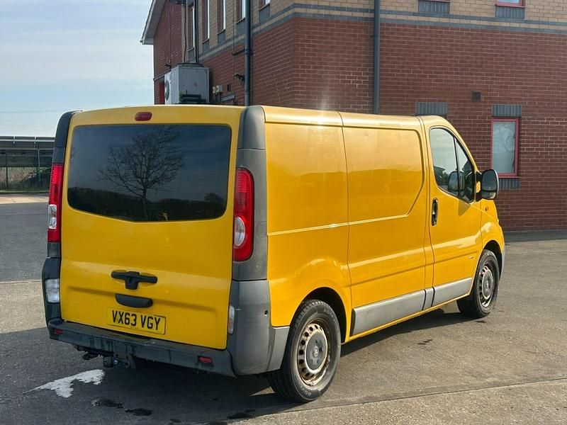 Used Vauxhall Vivaro 115 HP (84 kW) 2013 Yellow MPV