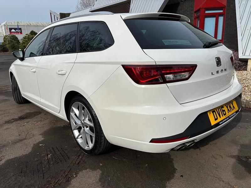Used Seat Leon FR 148 HP (108 kW) 2016 White Estate