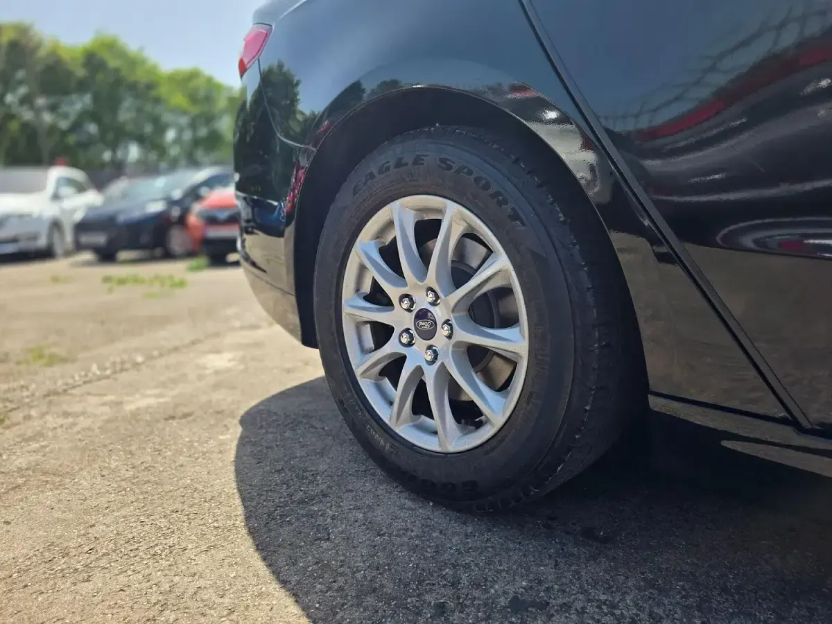 Used Ford Mondeo Zetec 120 HP (88 kW) 2017 Black Hatchback