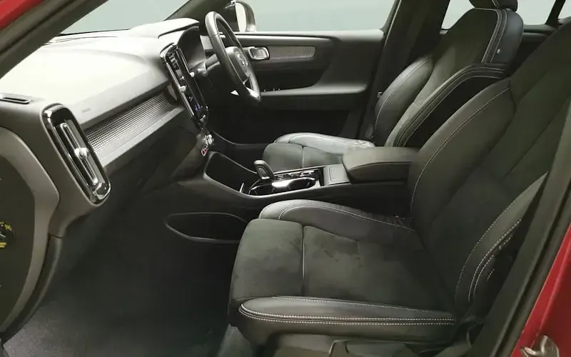 Usado Volvo XC40 R-Design 163 HP (119 kW) 2020 Vermelho SUV