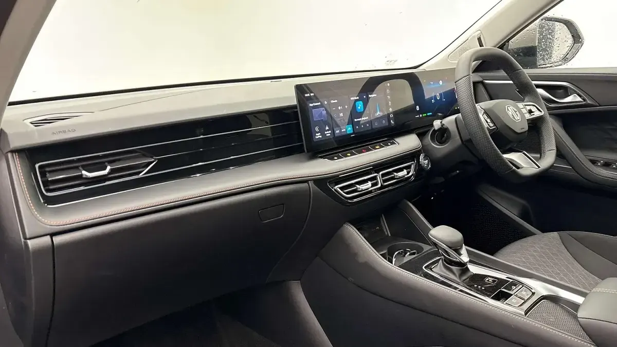 New MG HS SE 224 HP (164 kW) 2026 Silver SUV