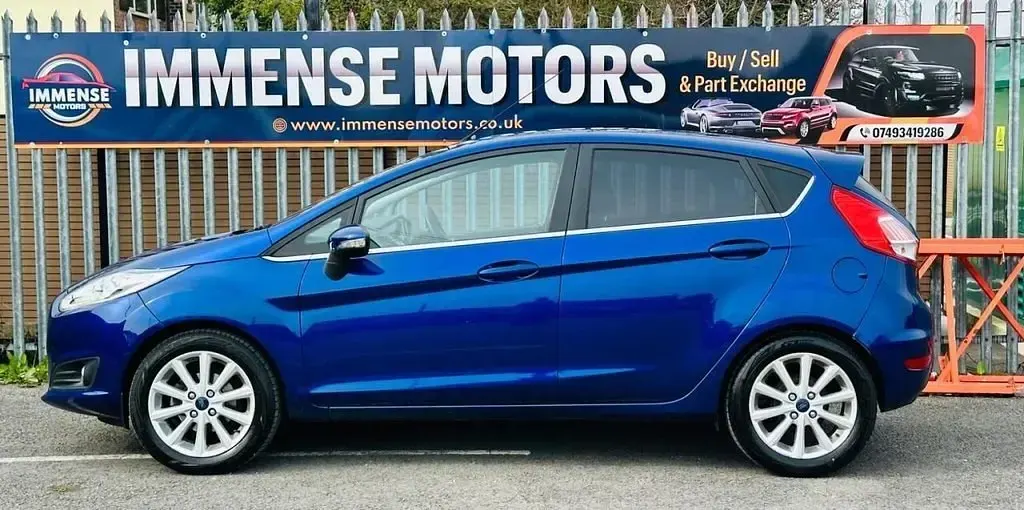 Używany Ford Fiesta Titanium 95 KM (69 kW) 2016 Niebieski Hatchback