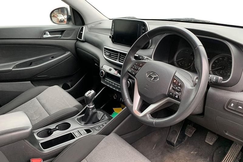 Used Hyundai Tucson SE 116 HP (85 kW) 2020 Silver SUV