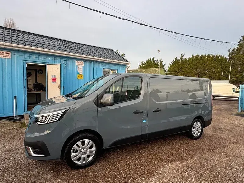 Used Renault Trafic 130 HP (95 kW) 2024 Grey MPV