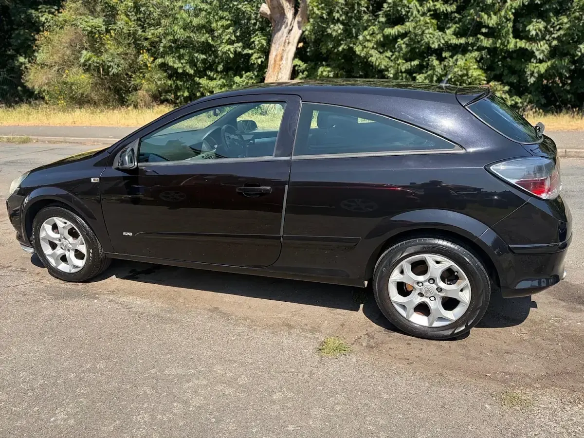 Used Vauxhall Astra Sport 103 HP (75 kW) 2006 Black Hatchback
