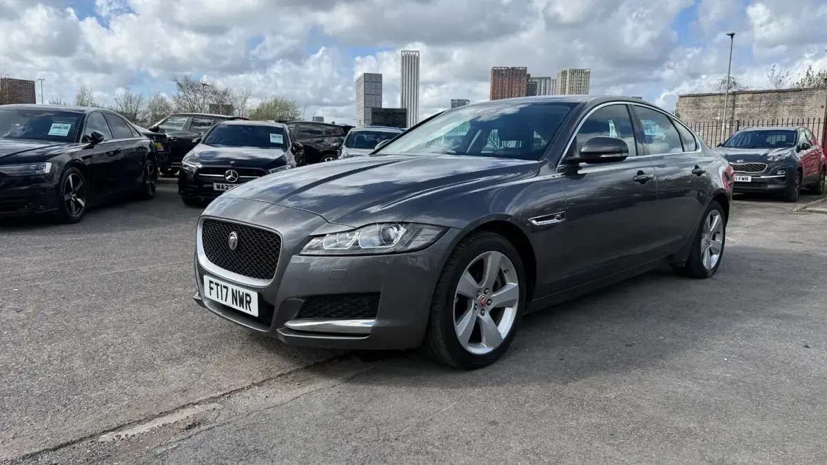 Gebraucht Jaguar XF Prestige 250 PS (183 kW) 2017 Grau Limousine