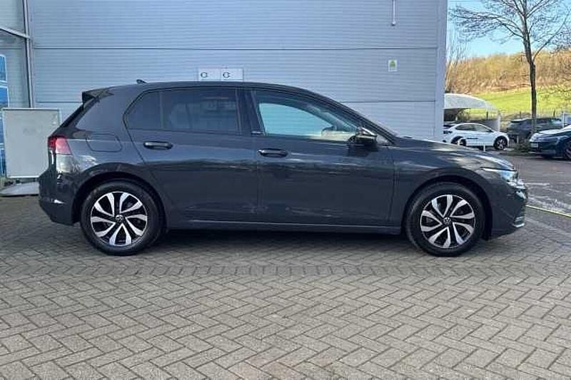 Second-hand VW Golf VIII 150 CP (110 kW) 2022