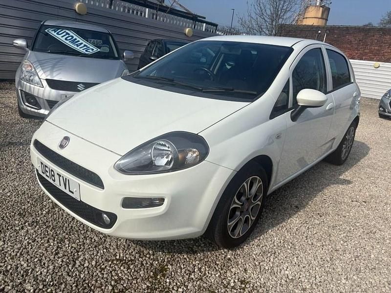 Used Fiat Punto Easy Plus 69 HP (50 kW) 2018 White Hatchback