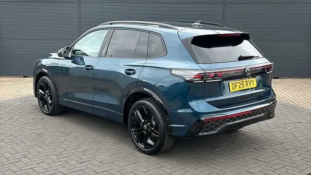 Używany VW Tiguan R-line 150 KM (110 kW) 2025 Niebieski SUV
