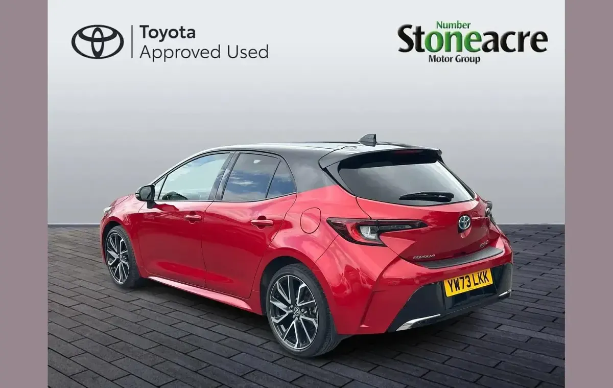 Used Toyota Corolla 140 HP (102 kW) 2023 Red/black Hatchback