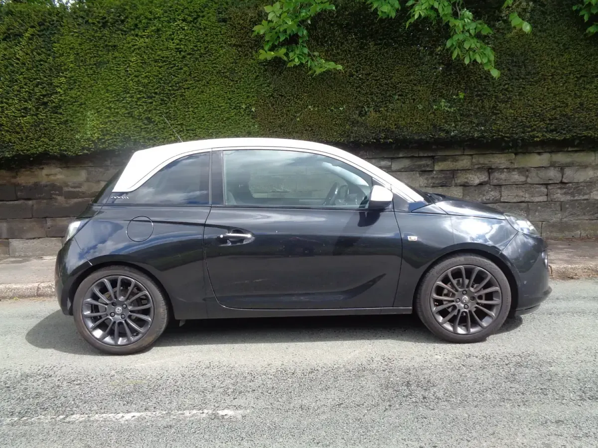 Usado Vauxhall Adam Glam 2015 Preto Citadino