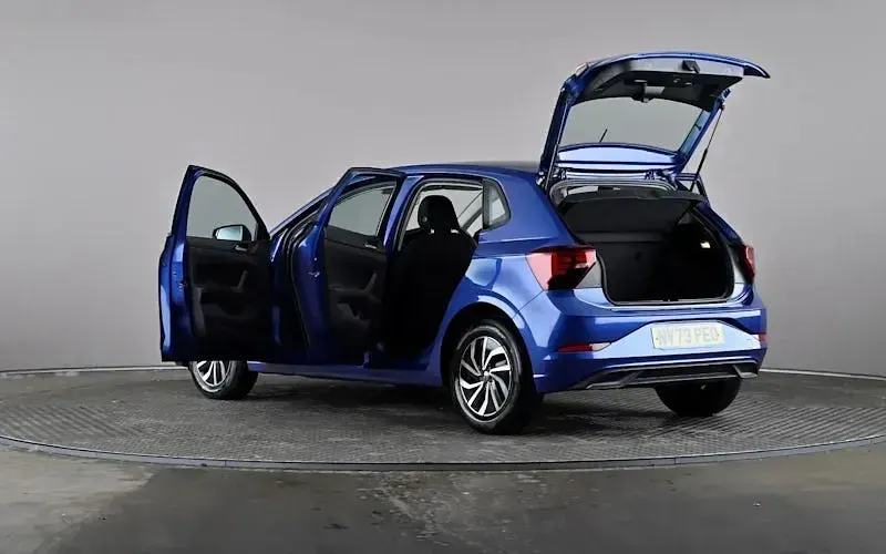Used VW Polo Life 95 HP (69 kW) 2024 Blue Hatchback