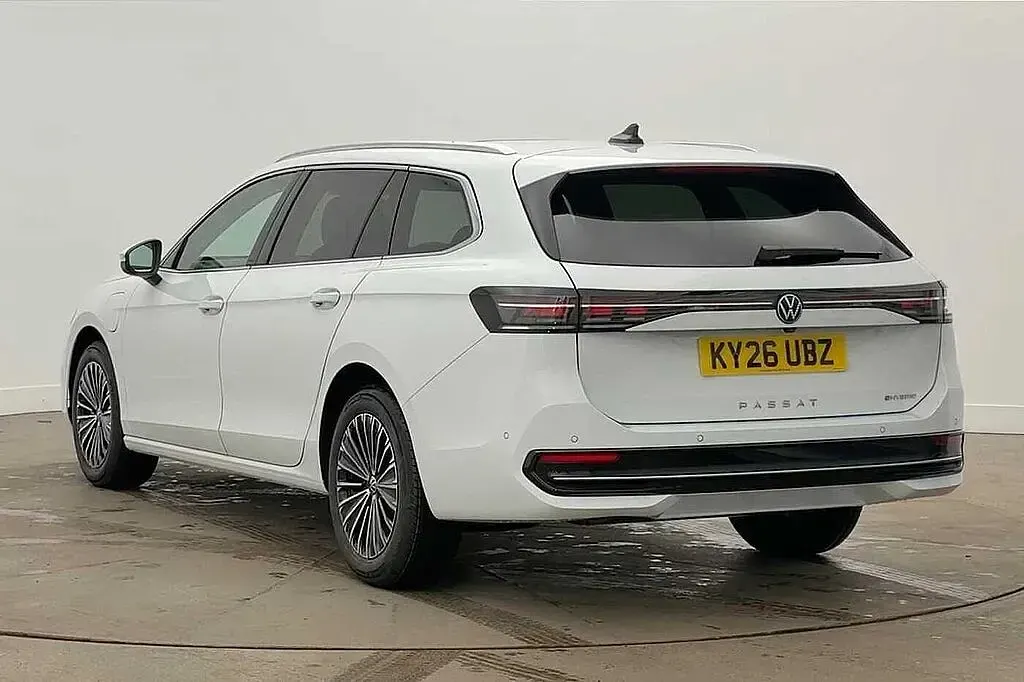 New VW Passat Elegance 204 HP (150 kW) 2026 White Estate