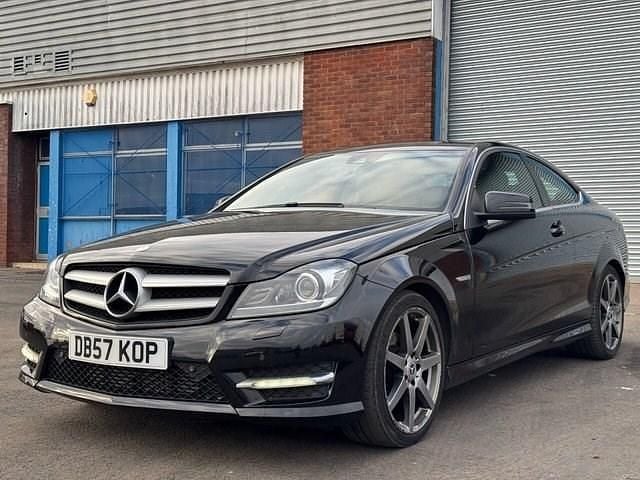 Usado Mercedes C220 Sport Edition 170 HP (125 kW) 2015 Preto Coupé