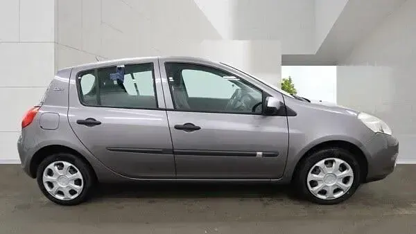 Usado Renault Clio II 75 HP (55 kW) 2011 Cinzento Citadino