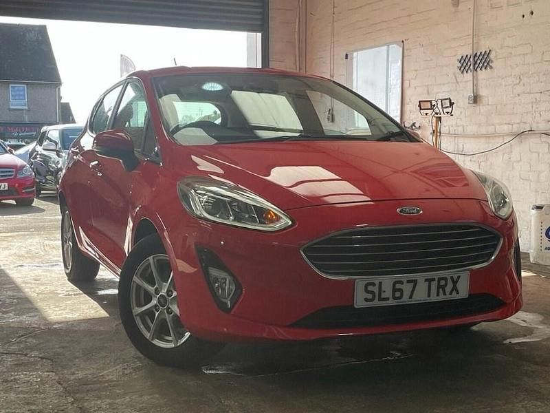 Used Ford Fiesta Zetec 85 HP (62 kW) 2017 Red Hatchback