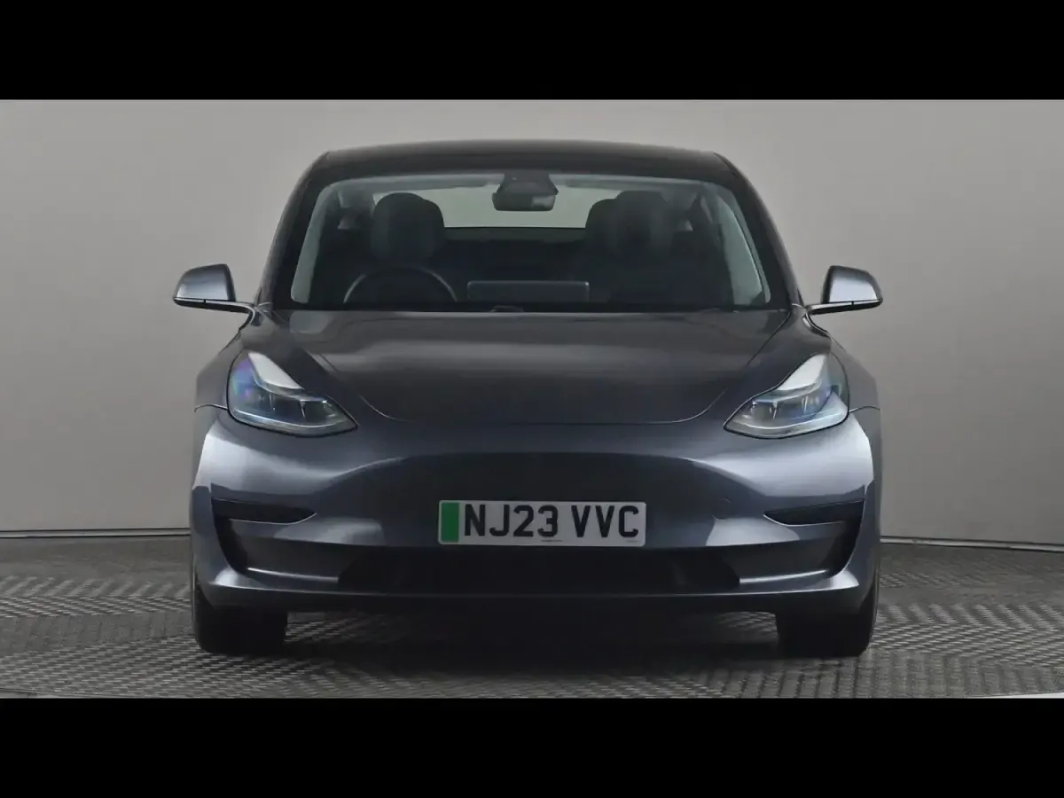 Begagnad Tesla Model 3 RWD 208 kW (283 HK) 2023 Grå Sedan