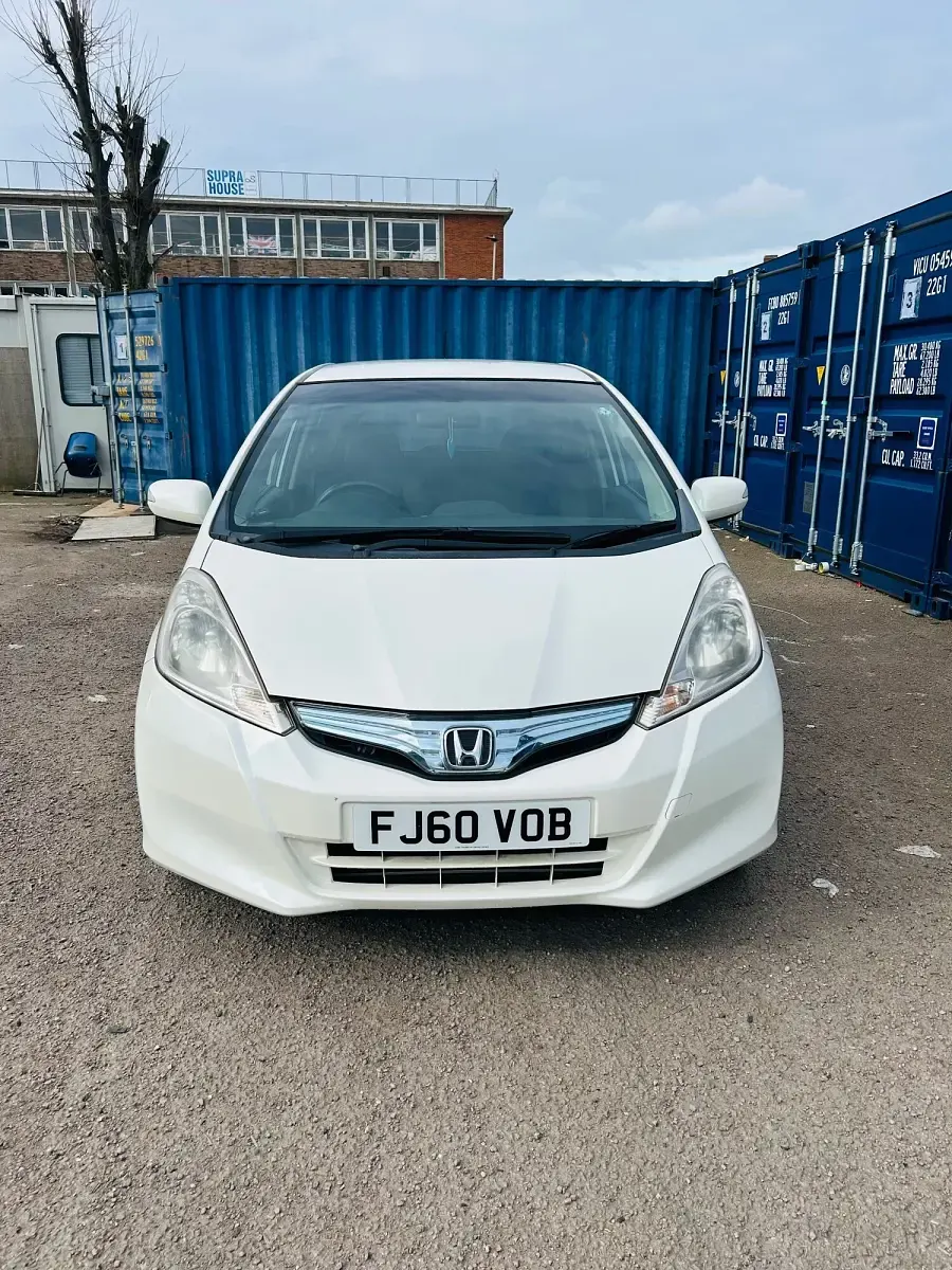 Used Honda Jazz Hybrid 100 HP (73 kW) 2010 White Hatchback