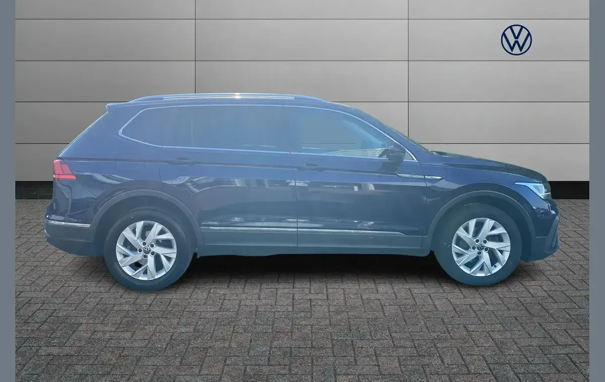 Used VW Tiguan Allspace Life 150 HP (110 kW) 2023 Blue SUV