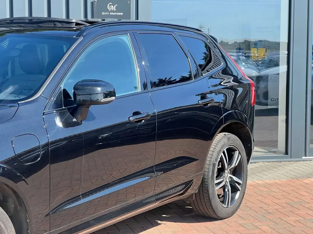 Used Volvo XC60 R-Design 335 HP (246 kW) 2021 Black SUV
