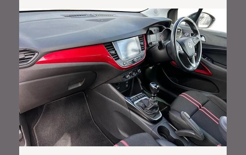 Used Vauxhall Crossland SRi 110 HP (80 kW) 2021 White SUV