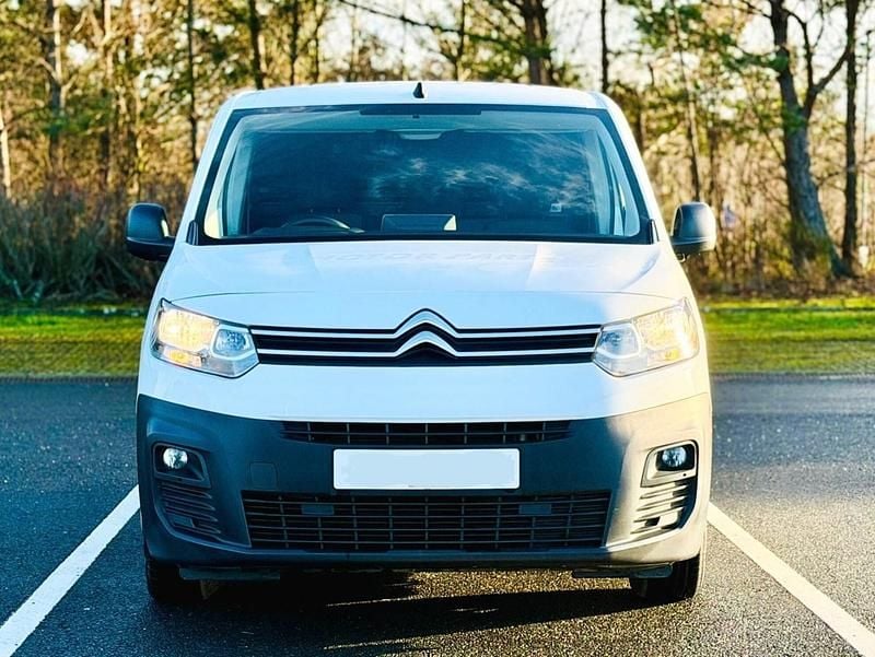 Used Citroën Berlingo Start 75 HP (55 kW) 2021 White MPV