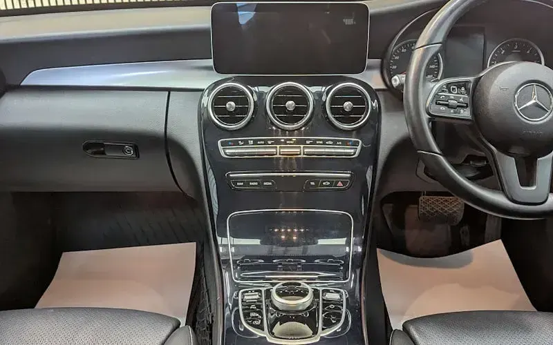 Used Mercedes C220 SE 194 HP (142 kW) 2018 Blue Estate